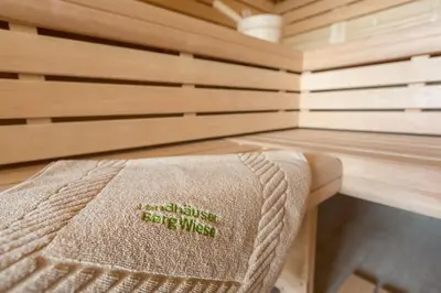 Ein Bett oder Betten in einem Zimmer der Unterkunft Landhäuser Bergwiese - Ferienhaus Höhenblick