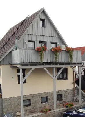 Das Gebäude in dem sich die Ferienwohnung befindet