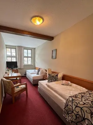 Ein Bett oder Betten in einem Zimmer der Unterkunft Hotel Zum Kanzler