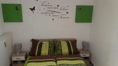 Ein Bett oder Betten in einem Zimmer der Unterkunft Haus Isabelle EG