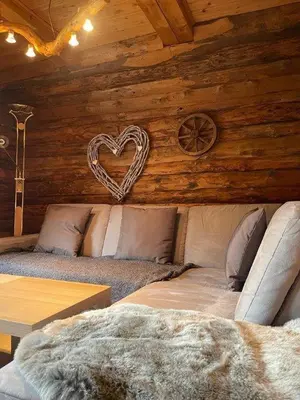 Ein Sitzbereich in der Unterkunft Fischer Hütte