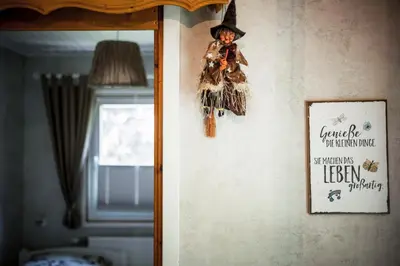 Ein Bett oder Betten in einem Zimmer der Unterkunft Hüttenflair am See mit Kamin