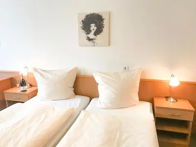 Ein Bett oder Betten in einem Zimmer der Unterkunft HARZ HOTEL und Gästehaus am Bornweg