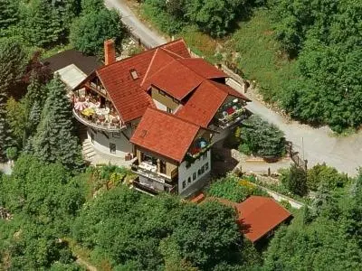 Das Gebäude in dem sich die Pension befindet