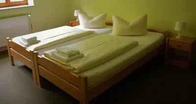 Ein Bett oder Betten in einem Zimmer der Unterkunft Hotel Gasthaus Weisser Mönch