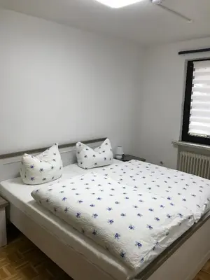 Ein Bett oder Betten in einem Zimmer der Unterkunft Ferienwohnung Eichhörnchen - [#54999]