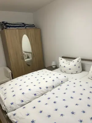 Ein Bett oder Betten in einem Zimmer der Unterkunft Ferienwohnung Eichhörnchen - [#54999]