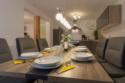 Ein Sitzbereich in der Unterkunft Ferienwohnung am Schlosspark