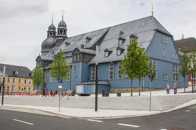 Das Gebäude in dem sich das Ferienhaus befindet