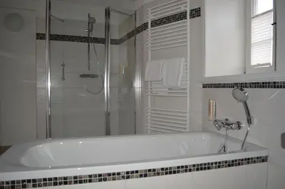 Ein Badezimmer in der Unterkunft Kunsthaus mit Frühstück im Hotel Theophano