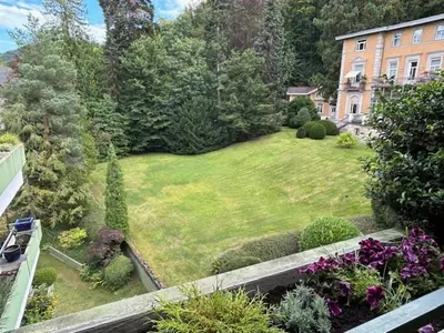 Ein Garten an der Unterkunft FeWo Parkblick mit 2 Bädern