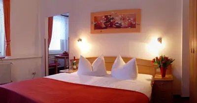 Ein Bett oder Betten in einem Zimmer der Unterkunft Hotel Brockenstübchen