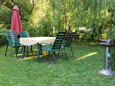 Ein Garten an der Unterkunft Alte Forsterei