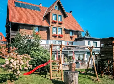 Ein Garten an der Unterkunft Hotel Carlsruh
