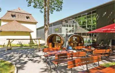 Das Gebäude in dem sich das Ferienhaus befindet
