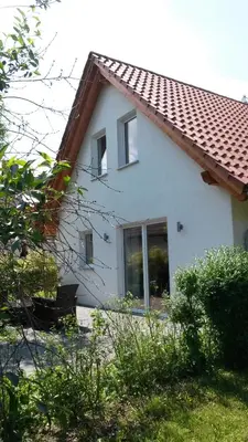 Das Gebäude in dem sich das Ferienhaus befindet