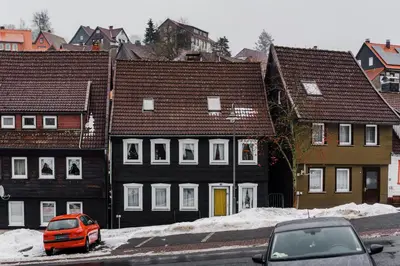 Das Gebäude in dem sich das Ferienhaus befindet