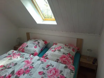 Ein Bett oder Betten in einem Zimmer der Unterkunft FeWo Falke