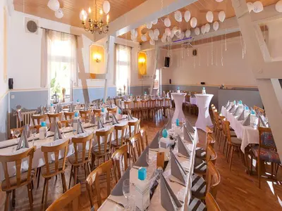 Ein Restaurant oder anderes Speiselokal in der Unterkunft Hasseröder Hof
