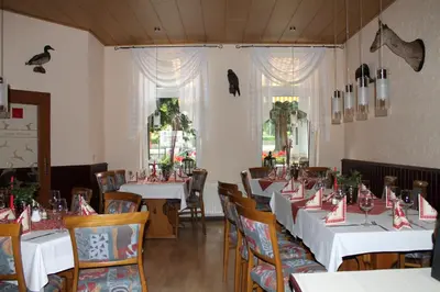 Ein Restaurant oder anderes Speiselokal in der Unterkunft Hasseröder Hof