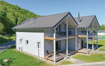 Das Gebäude in dem sich das Ferienhaus befindet