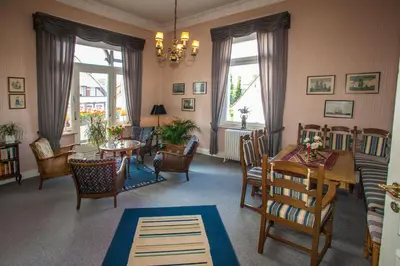 Ein Sitzbereich in der Unterkunft Hotel Rosenau
