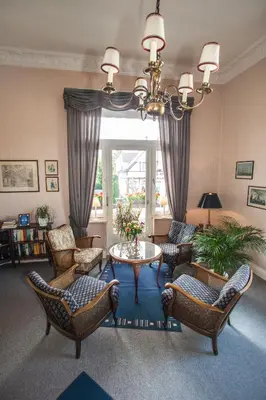 Ein Sitzbereich in der Unterkunft Hotel Rosenau