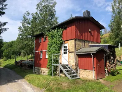 Das Gebäude in dem sich das Ferienhaus befindet