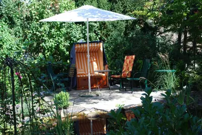 Ein Garten an der Unterkunft Ferienwohnungen an der Kaiserpfalz