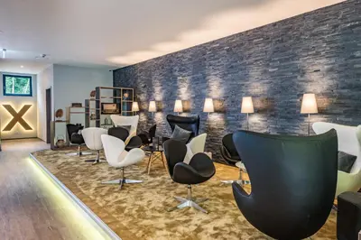 Ein Sitzbereich in der Unterkunft AKZENT Hotel Villa Saxer