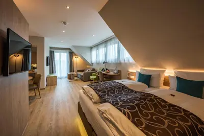 Ein Bett oder Betten in einem Zimmer der Unterkunft AKZENT Hotel Villa Saxer