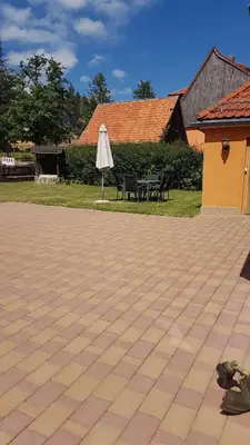 Ein Garten an der Unterkunft Janos Ferienwohnung 2