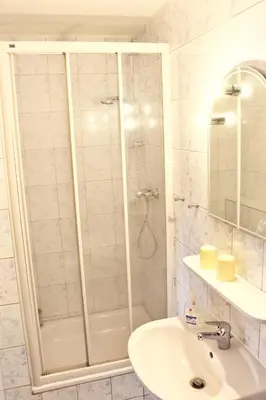 Ein Badezimmer in der Unterkunft Pension Haus Rodenstein