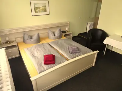 Ein Bett oder Betten in einem Zimmer der Unterkunft Pension Haus Rodenstein
