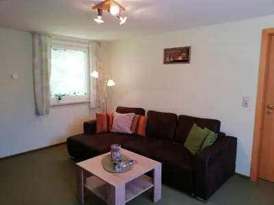 Ein Sitzbereich in der Unterkunft Ferienhaus Waldglück