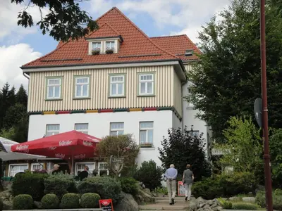 Das Gebäude in dem sich die Pension befindet