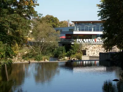 Blick auf einen Fluss in der Nähe der Pension