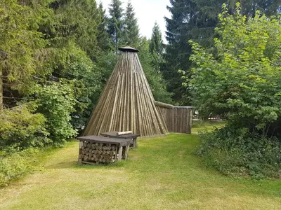 Ein Garten an der Unterkunft Modern & schöner Ausblick