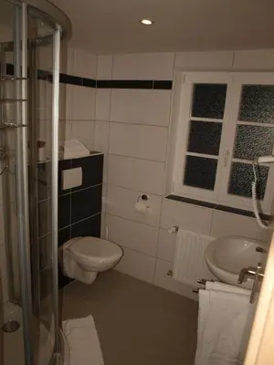 Ein Badezimmer in der Unterkunft Hotel Kaiserhof