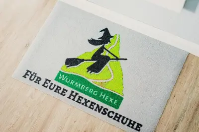 Ein Zertifikat, Auszeichnung, Logo oder anderes Dokument, das in der Unterkunft Hexe II mit kostenlosem Zugang zum neuen Fitnessstudio in Braunlage ausgestellt ist