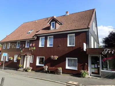 Das Gebäude in dem sich die Ferienwohnung befindet