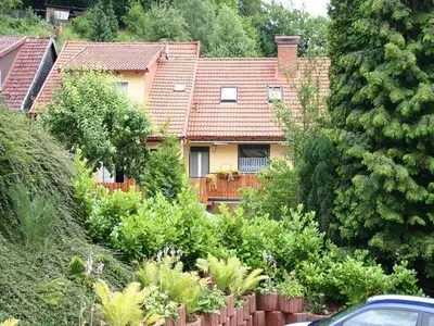 Ein Garten an der Unterkunft Haus Kummeleck, Wohnung 2