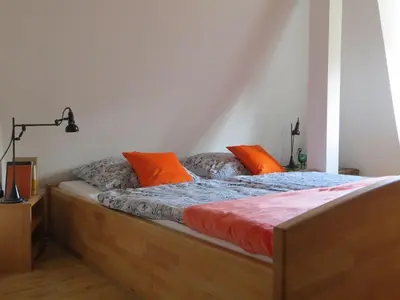 Ein Bett oder Betten in einem Zimmer der Unterkunft Weißes Haus am Kurpark, Fewo Bergblick