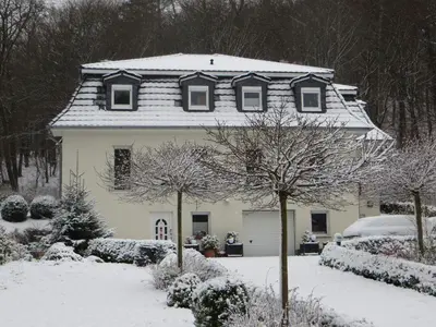 Weißes Haus am Kurpark, Fewo Gartenblick im Winter