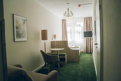 Ein Sitzbereich in der Unterkunft Adelheid Hotel garni
