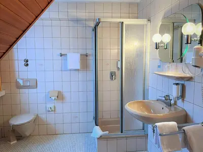 Ein Badezimmer in der Unterkunft Hotel Ingeburg