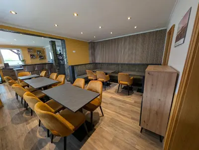 Ein Sitzbereich in der Unterkunft Hotel Ingeburg