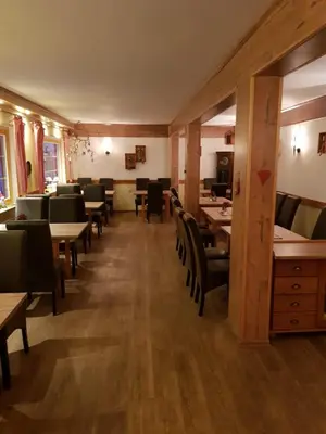 Ein Sitzbereich in der Unterkunft Wald-Landhaus