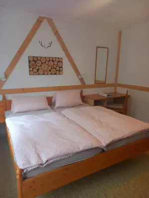 Ein Bett oder Betten in einem Zimmer der Unterkunft Wald-Landhaus