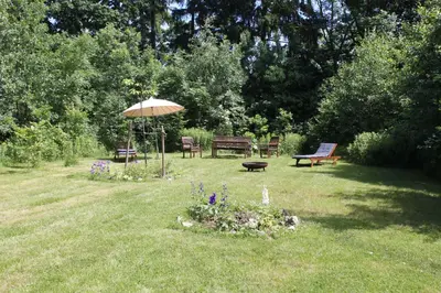 Ein Garten an der Unterkunft Forsthaus Goldberg